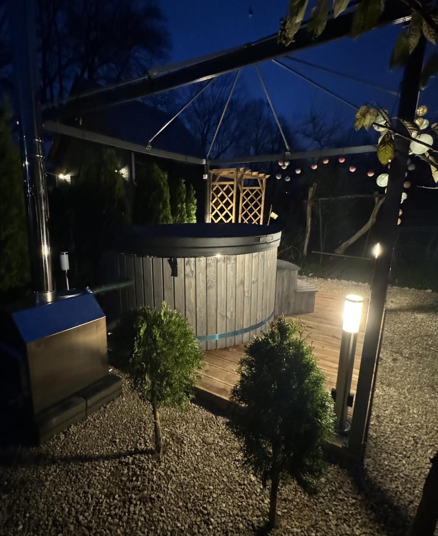 리가 Amazing Little House On An Island With Garden 빌라 외부 사진
